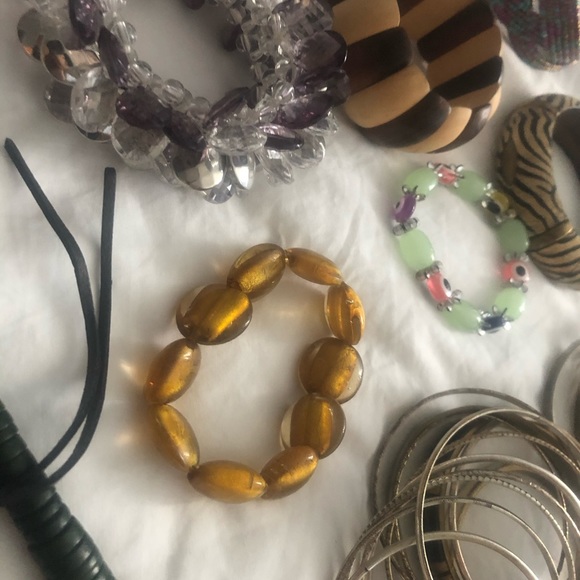 Necklaces and bracelets - Picture 8 of 8